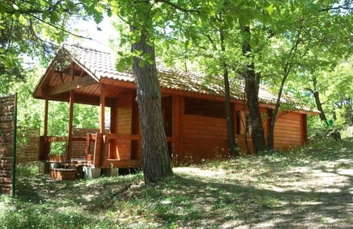 Simiane-la-Rotonde Cabine | Chalet terrasse au calme en bois massif, intérieur chaleureux et coque