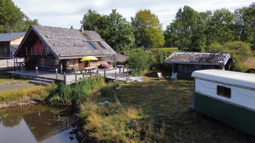 Picherande Chalet De Ski | Chalet au bord d'un étang privé, Massif du Sancy