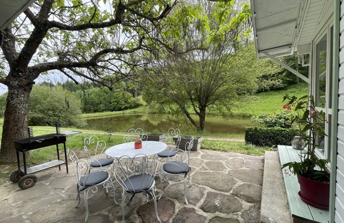 Serilhac Chalet De Ski | Chalet au bord de l’étang, proche de sites touristiques du Lot et de la Dordogne