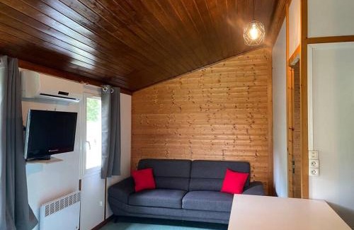 Serilhac Chalet De Ski | Chalet au bord de l'étang