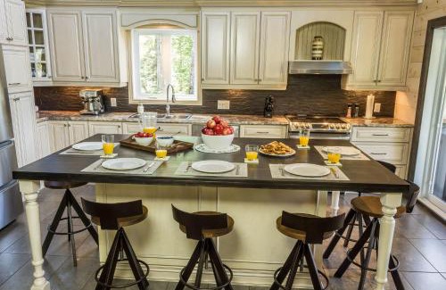 Amherst Chalet De Ski | Chalet aux mille étoiles near Mt-Tremblant with Hot Tub