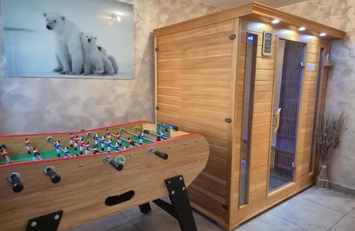 Aime Chalet De Ski | Chalet avec Jacuzzi, billard, jardin clos, proche Paradiski