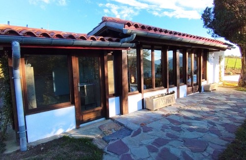 Itxassou Chalet De Ski | Chalet avec vue magnifique sur les montagnes basques, à 3 minutes d’Espelette.