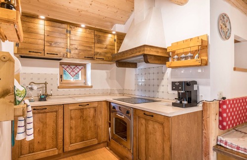 Primiero San Martino di Castrozza Maison | Chalet Baita Dani avec vue sur les montagnes, sauna, Wi-Fi et terrasse.