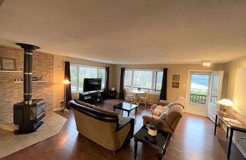 Bowman Chalet De Ski | Chalet Béatitude - Waterfront, SPA, Games Room, Wifi and more