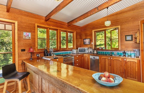 Beaumont Maison | CHALET BEAUMONT, Berry & Surrounds - 4pm Check Out on Sundays (except Peak season)!