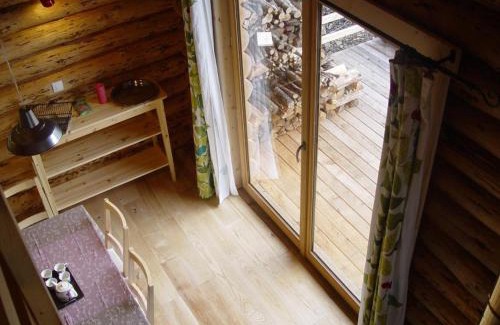 Saint-Martin-la-Sauvete Maison | Chalet bois chaleureux avec terrasse, internet et animaux acceptés - FR-1-496-187