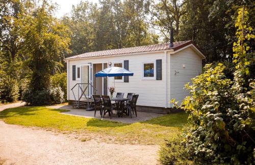 Leuken Chalet De Ski | Chalet by the Water in Leukermeer