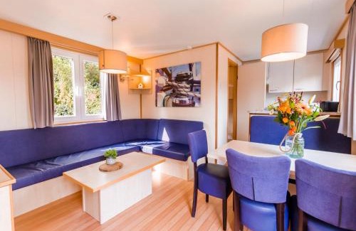 Leuken Chalet De Ski | Chalet by the Water in Leukermeer