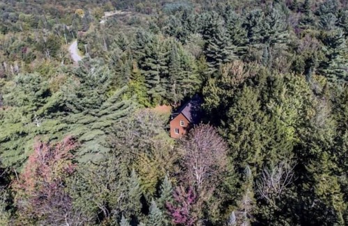 Saint-Etienne-De-Bolto Maison | Chalet 8 invités sur 22 acres