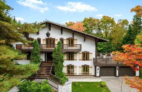 Sainte-Agathe-des-Monts Maison | Chalet 23+ people Private pool, spa and sauna