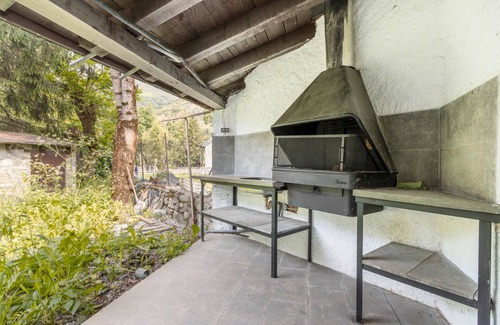 Arties Chalet De Ski | Chalet 'Casa Aranesa En Centro De Arties' with Mountain View, Private Garden and Wi-Fi