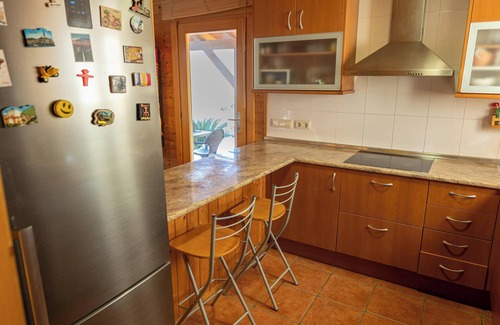 Calafell Maison | Chalet "Casa de Madera" avec vue sur la montagne, jardin, climatisation, piscine et Wi-Fi