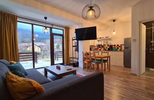 Busteni Maison | Chalet Cati Riverfront and Mountain View | Baby Crib