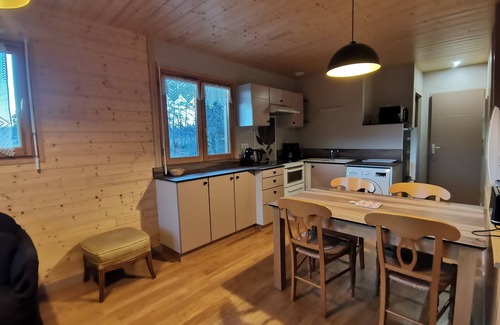 Saint-Genes-Champespe Chalet De Ski | Chalet Cèdre, petit coin de paradis en Auvergne, bord de forêt et de rivière