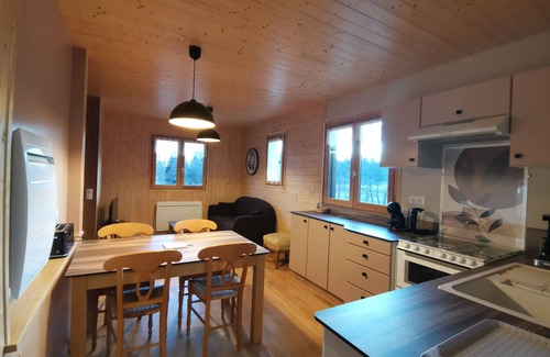 Saint-Genes-Champespe Chalet De Ski | Chalet Cèdre, petit coin de paradis en Auvergne, bord de forêt et de rivière