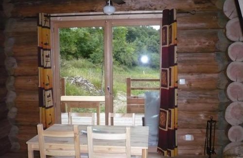 Saint-Martin-la-Sauvete Maison | Chalet chaleureux avec poêle à bois et internet à Saint-Martin-la-Sauveté - FR-1-496-184