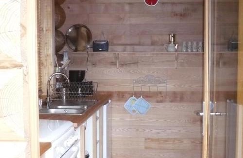 Saint-Martin-la-Sauvete Maison | Chalet chaleureux avec poêle à bois et internet à Saint-Martin-la-Sauveté - FR-1-496-184