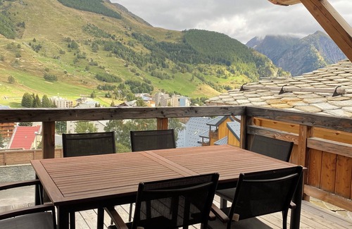 Les Deux Alpes Chalet De Ski | Chalet Chablis sleeps 10