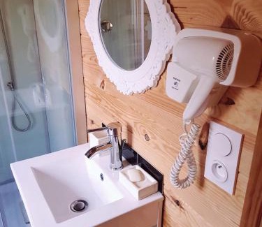 Maisod Chalet De Ski | Chalet chaleureux - Ecureuil