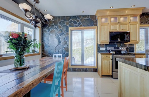 Pincourt Chalet De Ski | Chalet Chaleureux Sur Le Bord De L'eau Naviguable