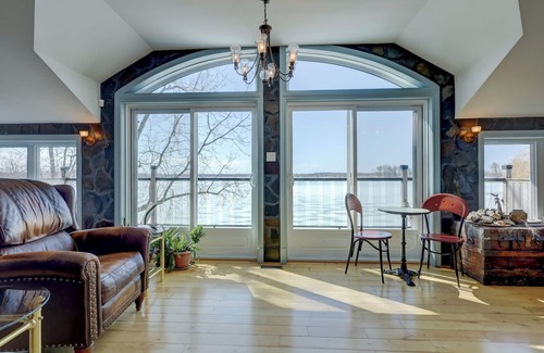 Pincourt Chalet De Ski | Chalet Chaleureux Sur Le Bord De L'eau Naviguable