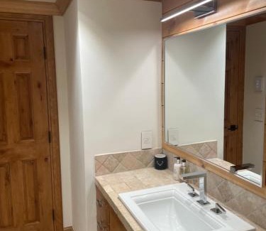 Aspen Appartement | Chalet Chic 2BR plus Queen Sleeper Sofa
