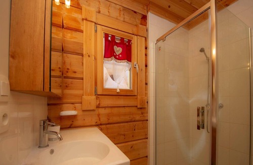 La Roche Chalet De Ski | Chalet classique et spacieux 10p, à deux minutes des pistes!