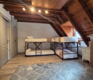 Vielha Chalet De Ski | Chalet con encanto Jardín y Parking Privado