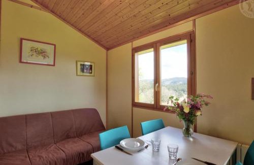 Les Noes Maison | Chalet confortable avec terrasse privée, proche nature, sports et loisirs, animaux acceptés. - FR-1-496-241