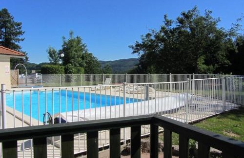 Les Noes Maison | Chalet confortable avec terrasse privée, proche nature, sports et loisirs, animaux acceptés. - FR-1-496-241