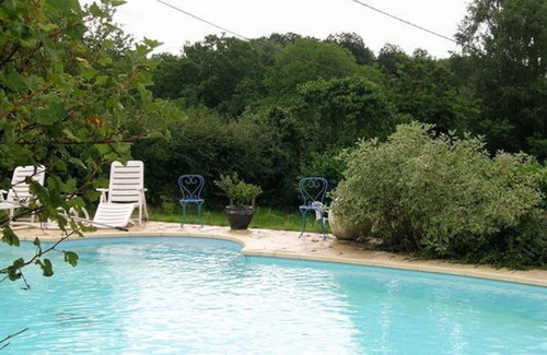 Echassieres Cottage | Chalet familial avec piscine, animaux acceptés, draps inclus, proche de Montluçon et Gannat