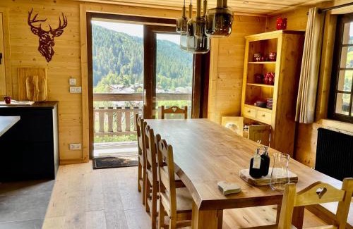 Flumet Chalet De Ski | Chalet cosy rénové, 4 chambres, terrasse, wifi, parking, près village et ski-bus - FR-1-505-191