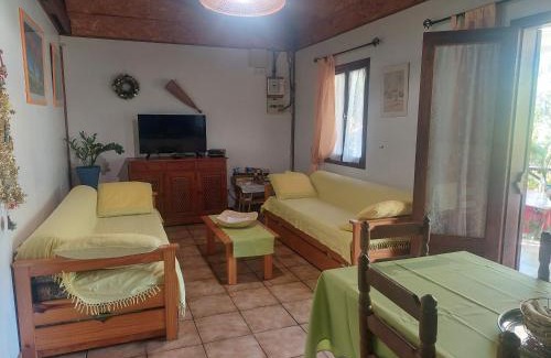 Salazie Maison | Chalet créole à Salazie : gîte familial tout équipé - FR-1-786-31