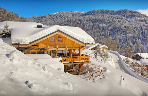 La Giettaz Chalet De Ski | Chalet Crechoua - séjour au ski pour 14, spa & proche pistes - OVO Network
