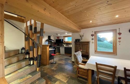 Crest-Voland Chalet De Ski | Chalet de caractère pour 12 pers, 165m², 5 chambres, cheminée, hammam, babyfoot, proche des Saisies. - FR-1-733-76