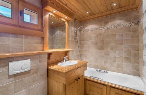 Megeve Chalet De Ski | Chalet de Charme 4 Chambres, Balcons, Jardin, Proche Centre et Télécabine Megève - FR-1-453-12