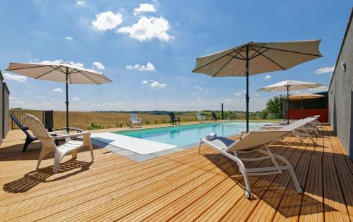 Savignac-Mona Lit Et Petit-Déjeuner | Chalet de charme climatisé, son Jacuzzi - SPA privatif et la piscine de la Maison Bleue du Gers