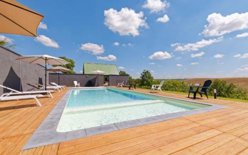 Savignac-Mona Lit Et Petit-Déjeuner | Chalet de charme climatisé, son Jacuzzi - SPA privatif et la piscine de la Maison Bleue du Gers
