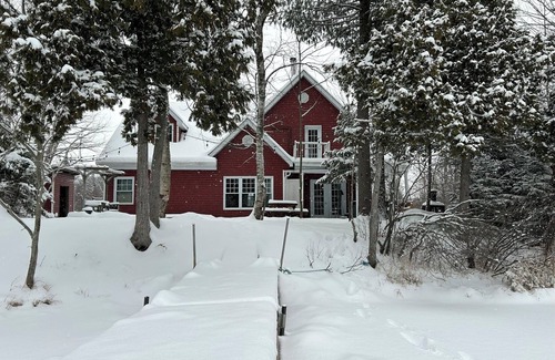 Beaulac-Garthby Chalet De Ski | Chalet de la Baie avec spa et sauna, bord de l'eau