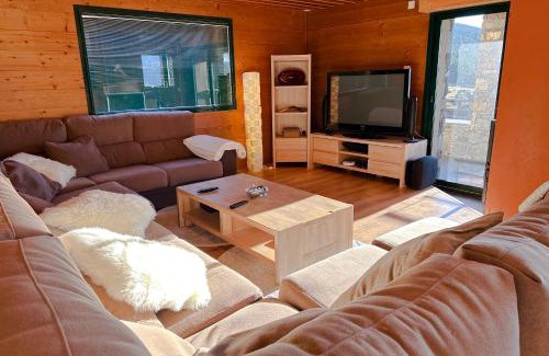 Eyne 2600 Chalet De Ski | CHALET DE LA COULEE - Chalet de grand standing avec spa offrant une vue sur la vallée