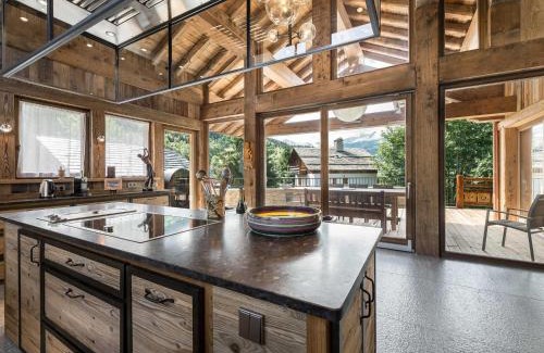 Meribel Village Chalet De Ski | Chalet de Luxe à Méribel : Piscine, Hammam et Proximité Télésiège - FR-1-566-5