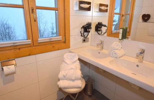 Emberg Maison | Chalet directement à la descente dans la vallée neige-couverte et éclairée