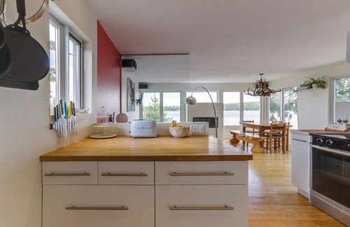 Memphremagog Regional County Municipality Chalet De Ski | Chalet directly on the shores of magnificent Lake Lovering