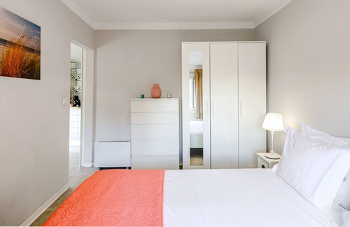 Palmela Chalet De Ski | Chalet "Do Vale" with Shared Pool, Private Terrace & Wi-Fi