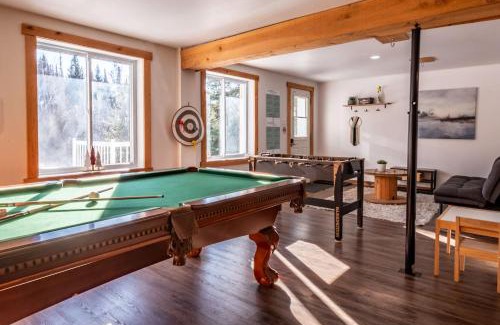 Mauricie Chalet De Ski | Chalet du Loup - Spa & Game room
