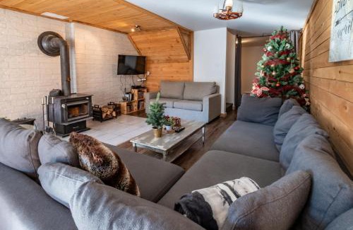 Mauricie Chalet De Ski | Chalet du Loup - Spa & Game room
