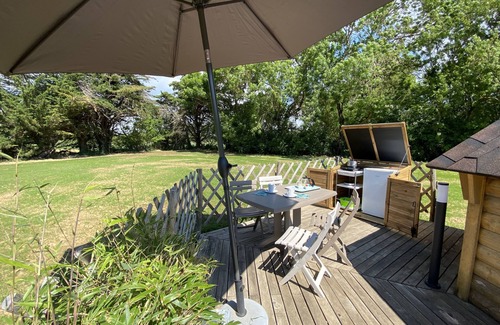 Saint-Vincent-sur-Jard Cottage | Chalet en bois "Kota Finlandais" 2 pers dans Résidence de charme