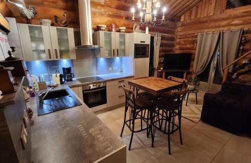 Montmurat Chalet De Ski | CHALET EN RONDINS AVEC SPA - 5 personnes