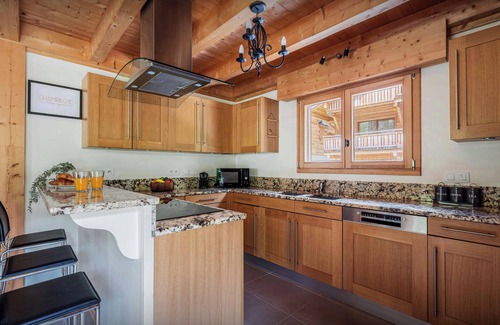Les Prodains Chalet De Ski | Chalet Evelyn - Ideal base with sauna and garden for 10 - OVO Network